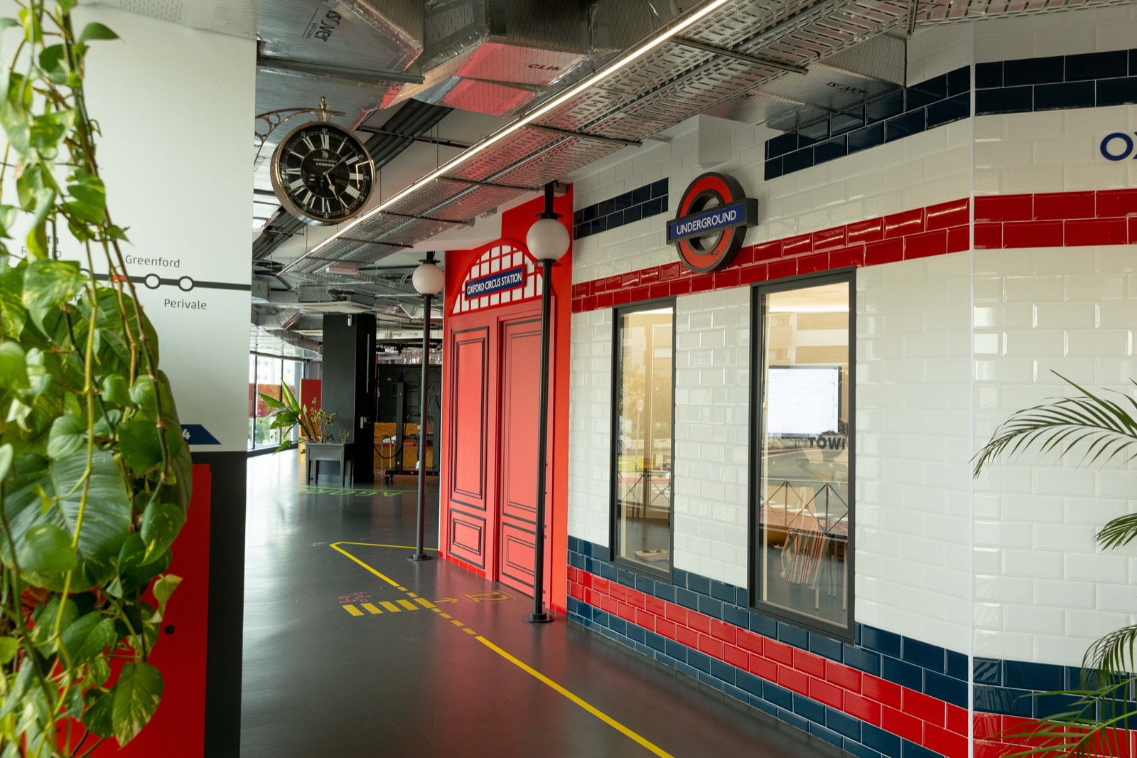 Pasillo temático del metro de Londres